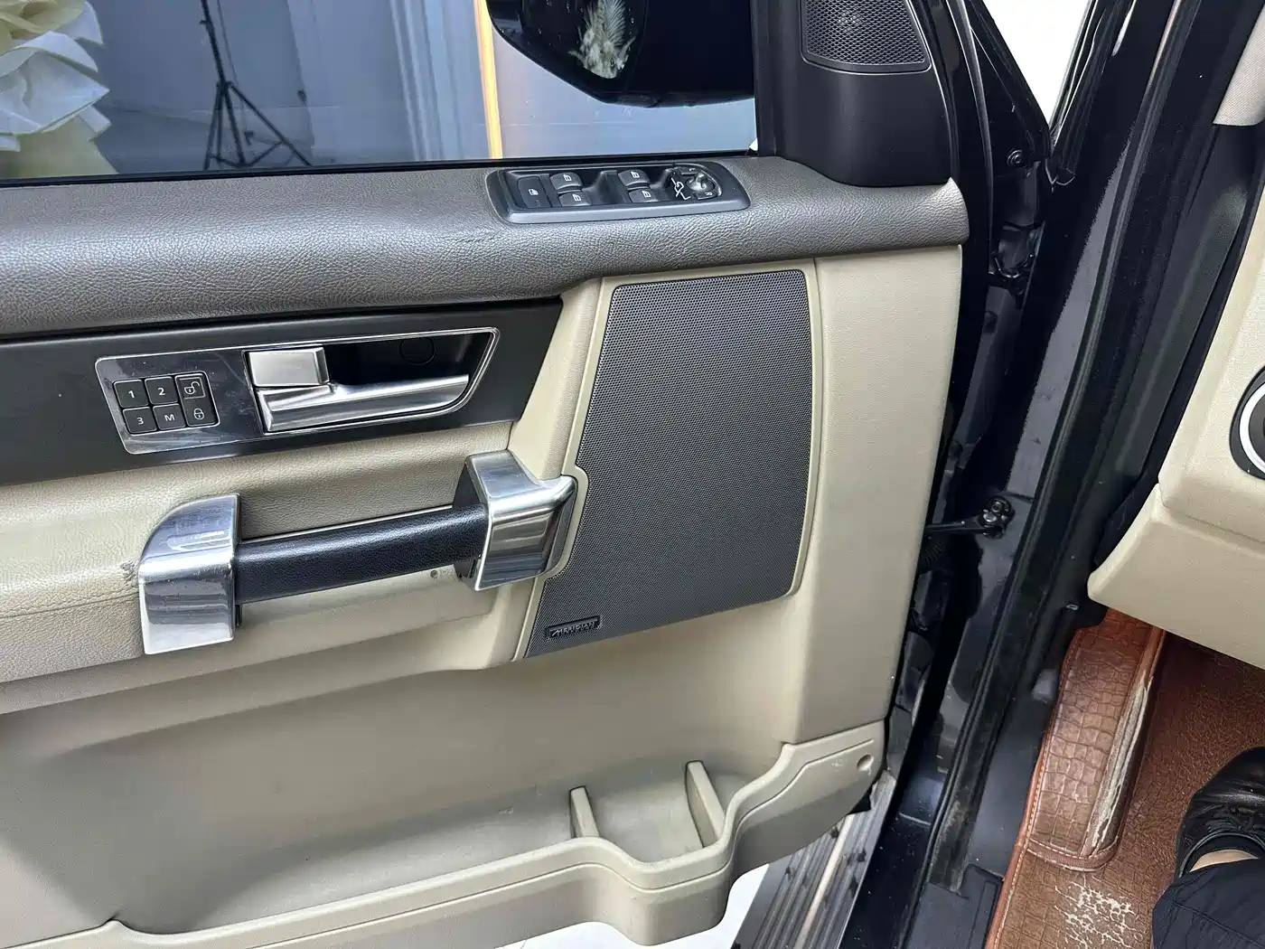Land Rover Discovery 2015 3.0 SDV6 HSE Diesel фото 10