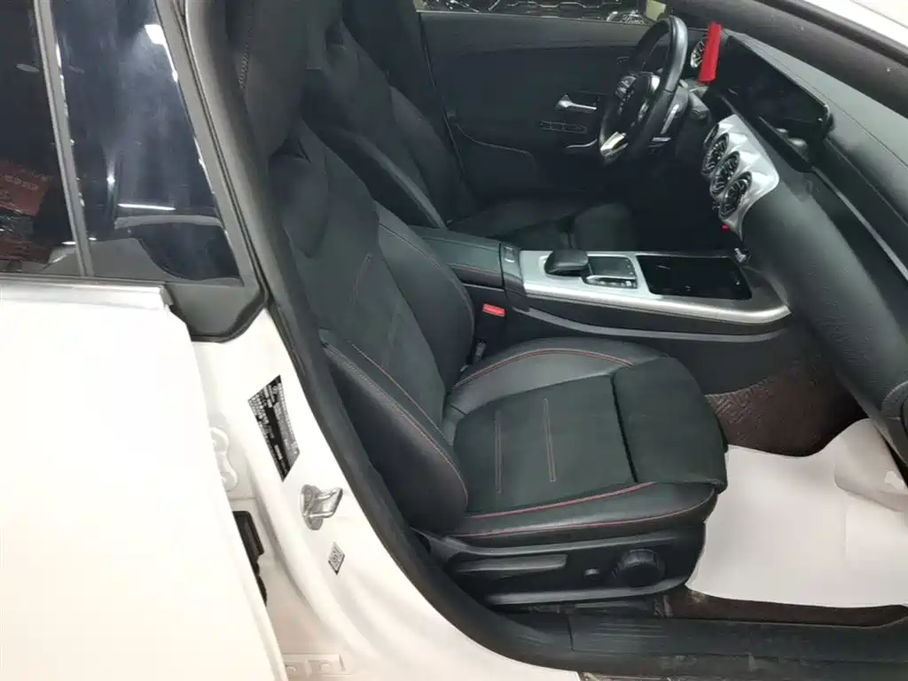 Mercedes-Benz CLA (Import) 2021 CLA 200 фото 25