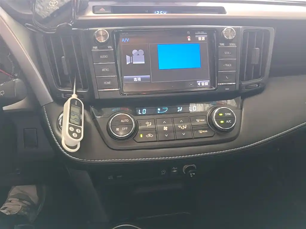 Toyota RAV4 Rongfang 2016 2.0L CVT 2WD Trend (China V) фото 13