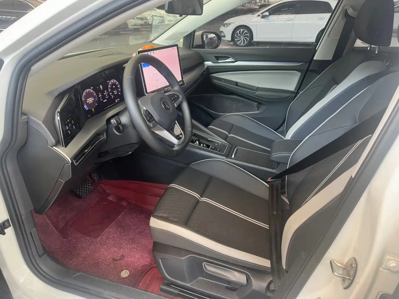 Volkswagen Golf 2025 2026 300TSI Pro