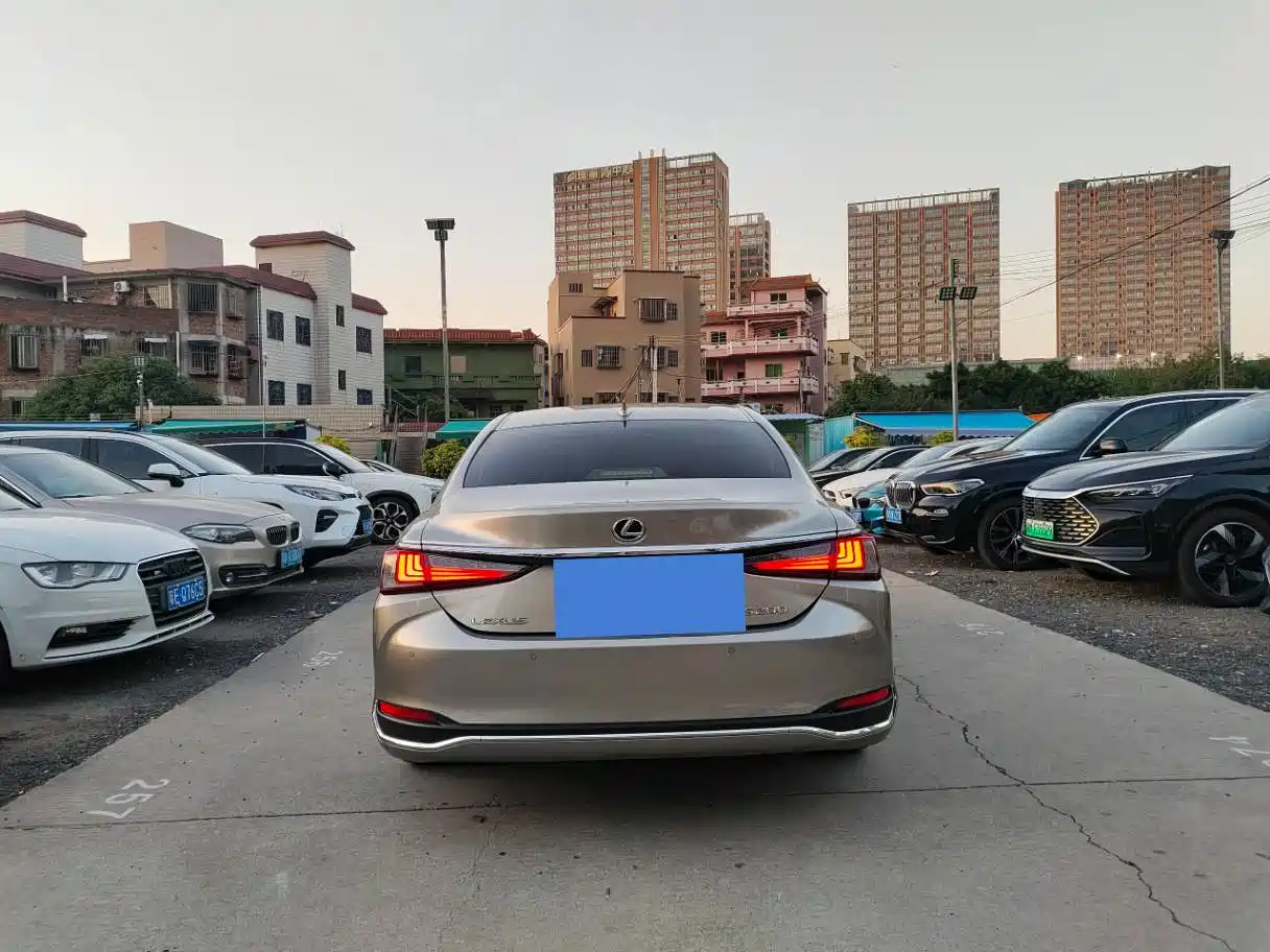 Lexus ES 2023 200 Excellence Edition фото 8