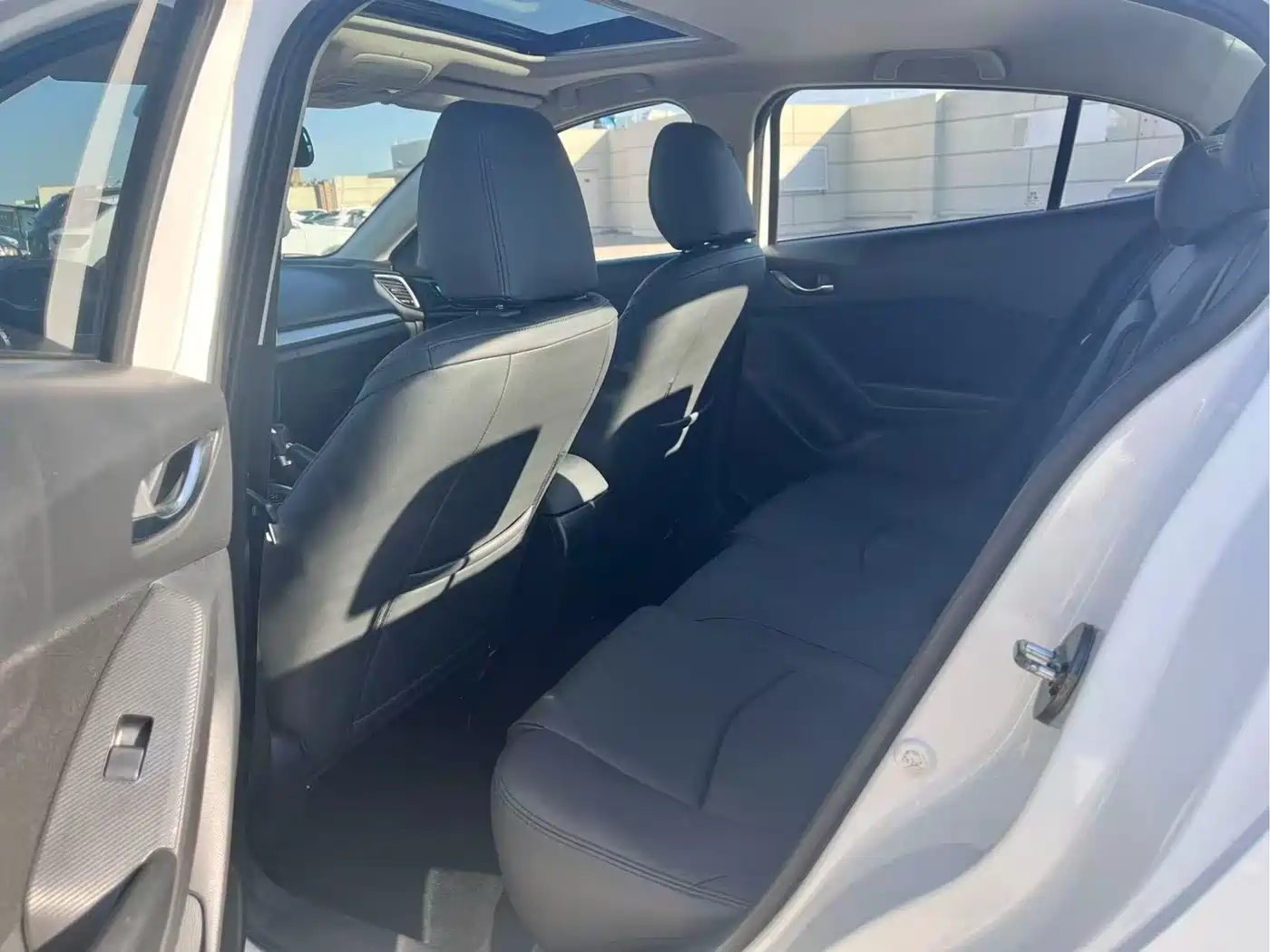 Volkswagen Passat 2023 330TSI Luxury Edition фото 8