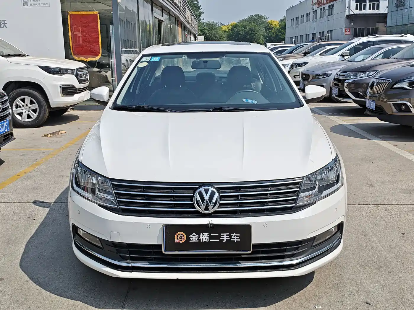 Volkswagen Lavida 2017 1.6L Automatic Comfort Edition фото 6