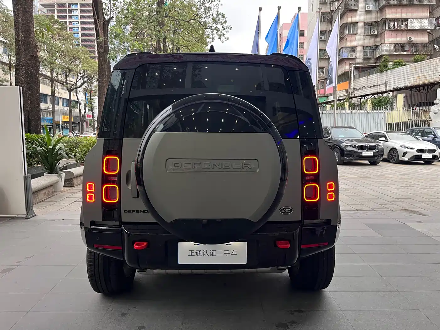 Land Rover Defender 2025 110 3.0T P400 X фото 5