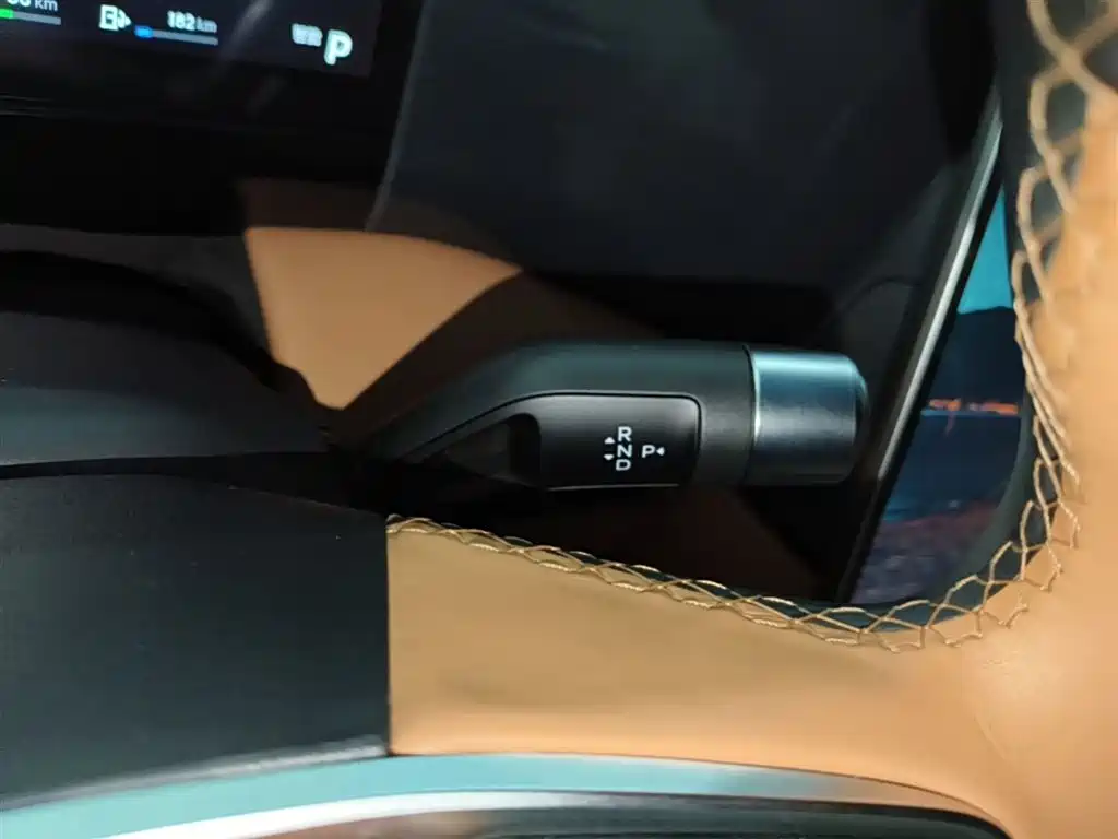 Geely Galaxy Galaxy L7 2025 EM-i 115km Explorer+ Edition фото 14