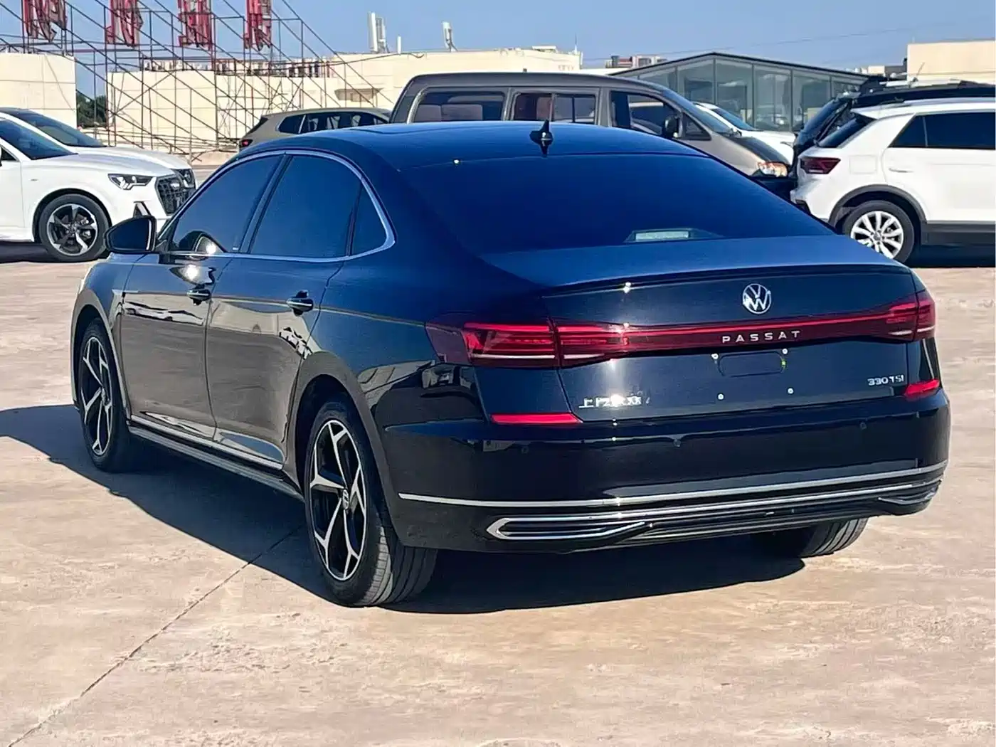 Volkswagen Passat 2023 330TSI Luxury Edition фото 5