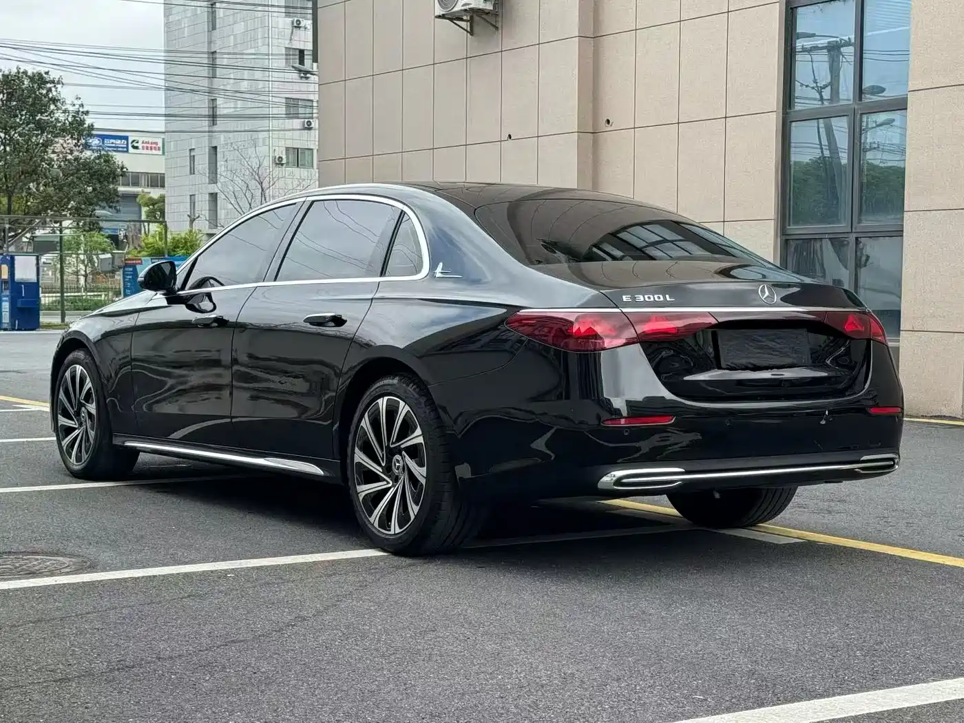 Mercedes-Benz E-Class 2024 Model E 300 L Luxury фото 7
