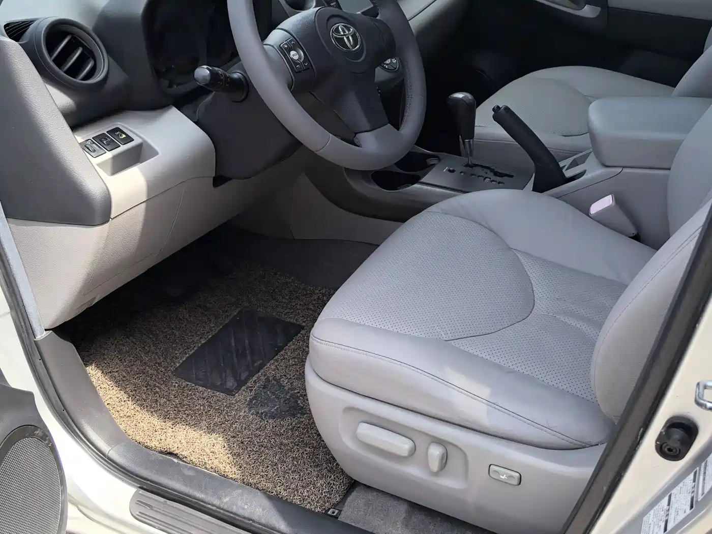 Toyota RAV4 Rongfang 2009 2.4L Automatic Luxury Edition фото 6