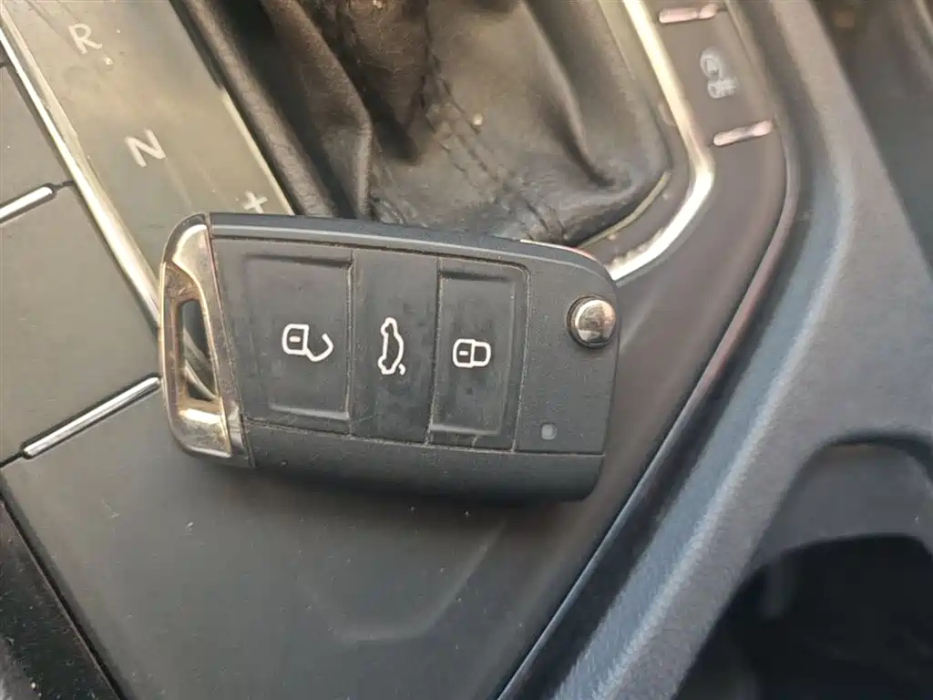 VOLKSWAGEN TUYUE