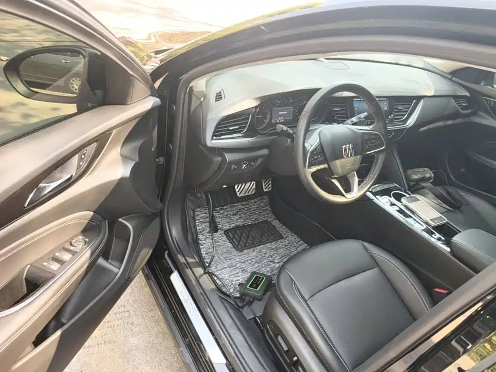 Photo 16 - Buick Regal
