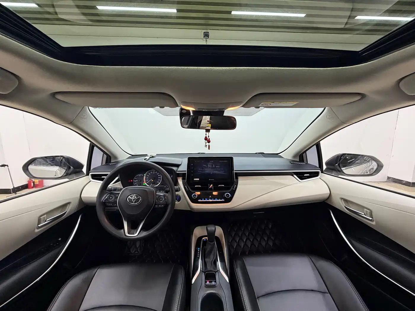 Toyota Corolla 2019 Hybrid 1.8L E-CVT GL-i Elite Edition фото 6