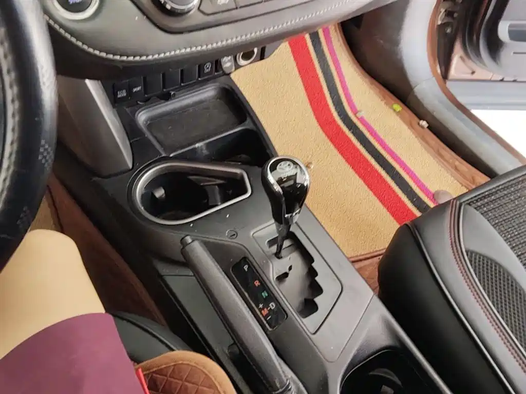 Toyota RAV4 Rongfang 2016 2.0L CVT 2WD Trend (China V) фото 14