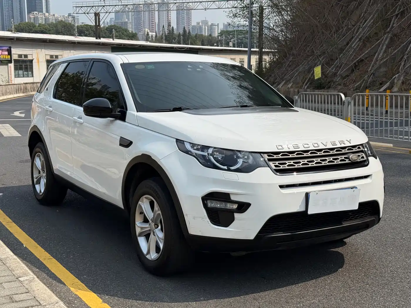 Land Rover Discovery Sport 2017 2.0T PURE фото 3