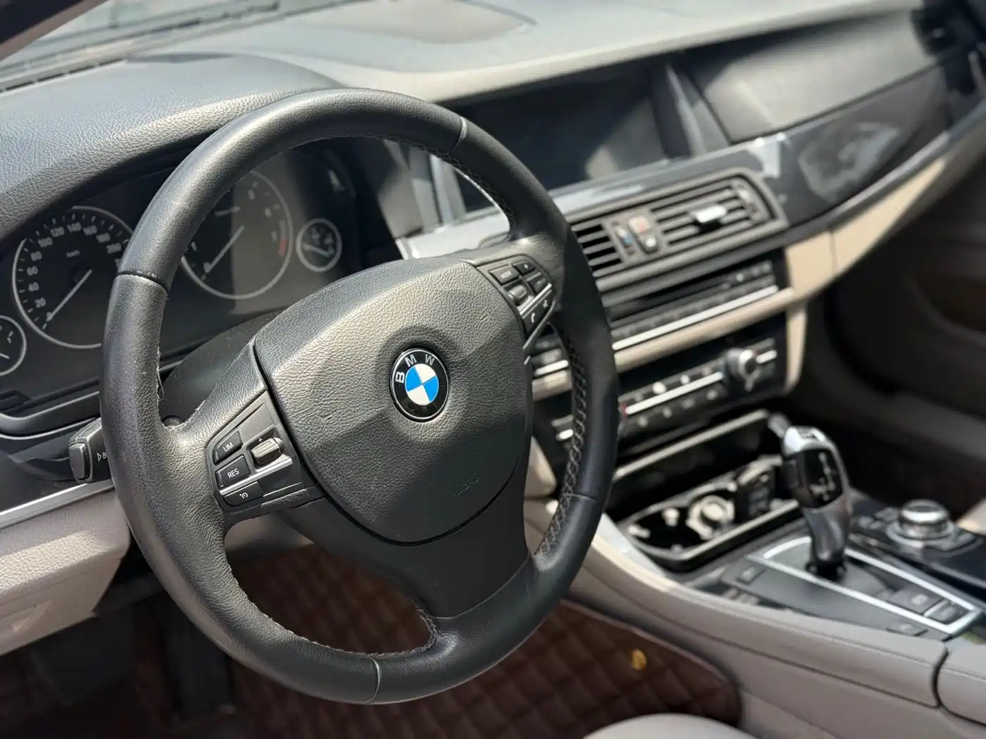 BMW 5 Series 2012 520Li Elegance фото 6