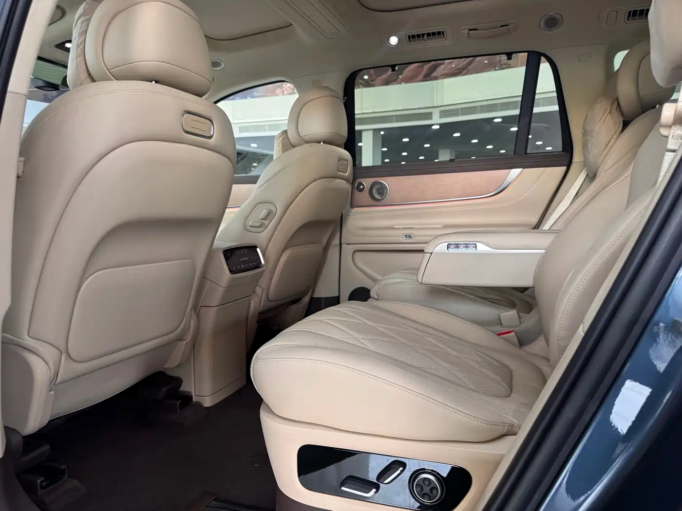 AITO Wenjie AITO M9 2024 Extended Range Ultra 42kWh 6-Seater фото 12
