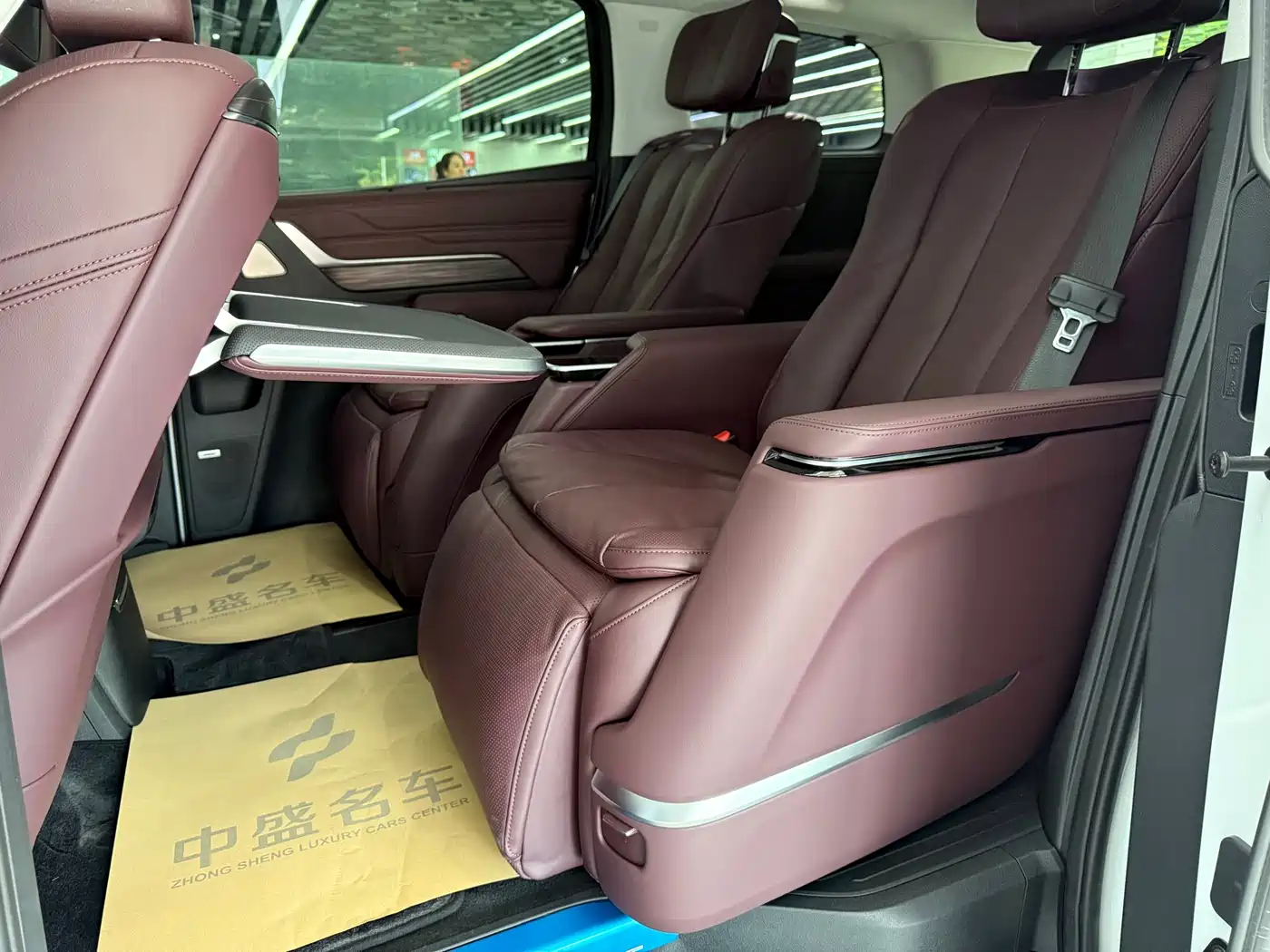 Buick Century 2025 2.0T 7-Seater World Edition фото 12
