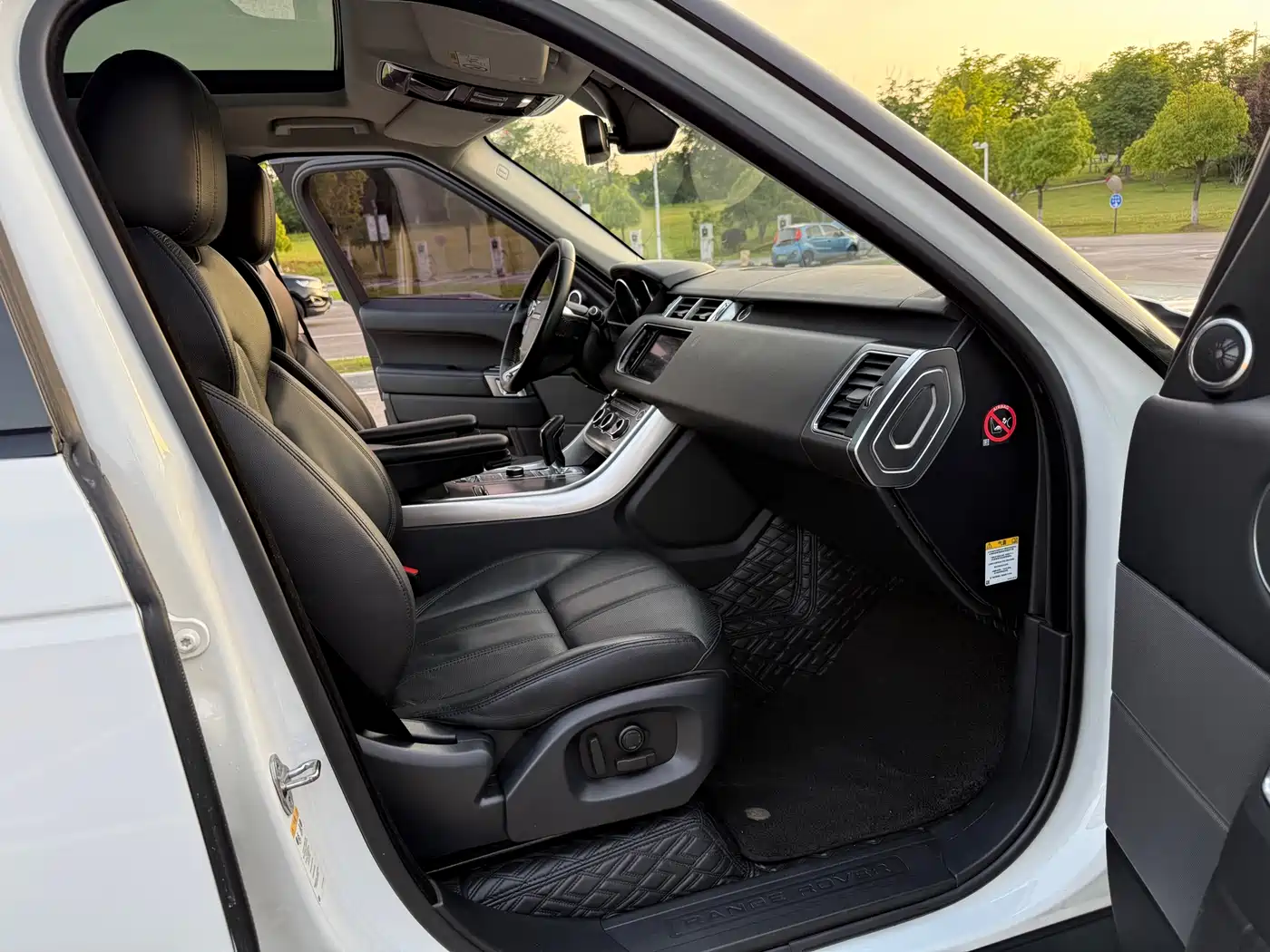 Land Rover Range Rover Sport 2016 Model 3.0 SC V6 SE фото 11