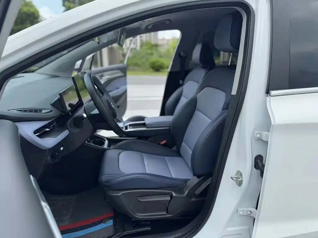 Geely Geometry M6 2023 2022 450 New Intelligence Edition
