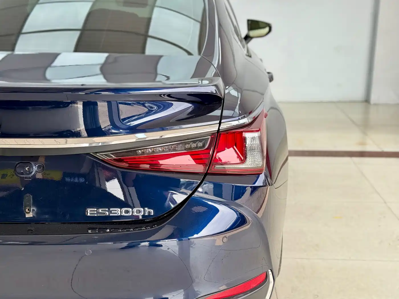 Lexus ES 2022 300h Ultimate Edition фото 25