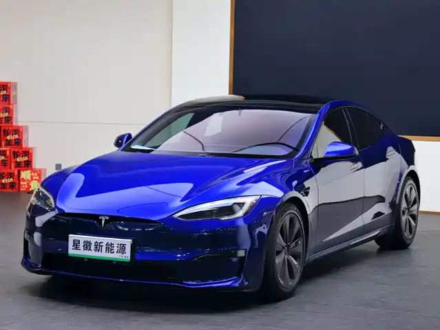 Tesla Model S Два электромотора, полный привод