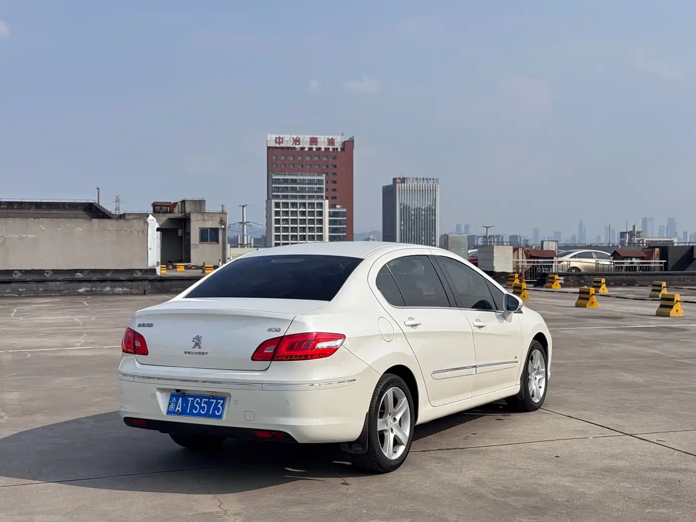 Peugeot 408 2013 2.0L Automatic Luxury Edition фото 4