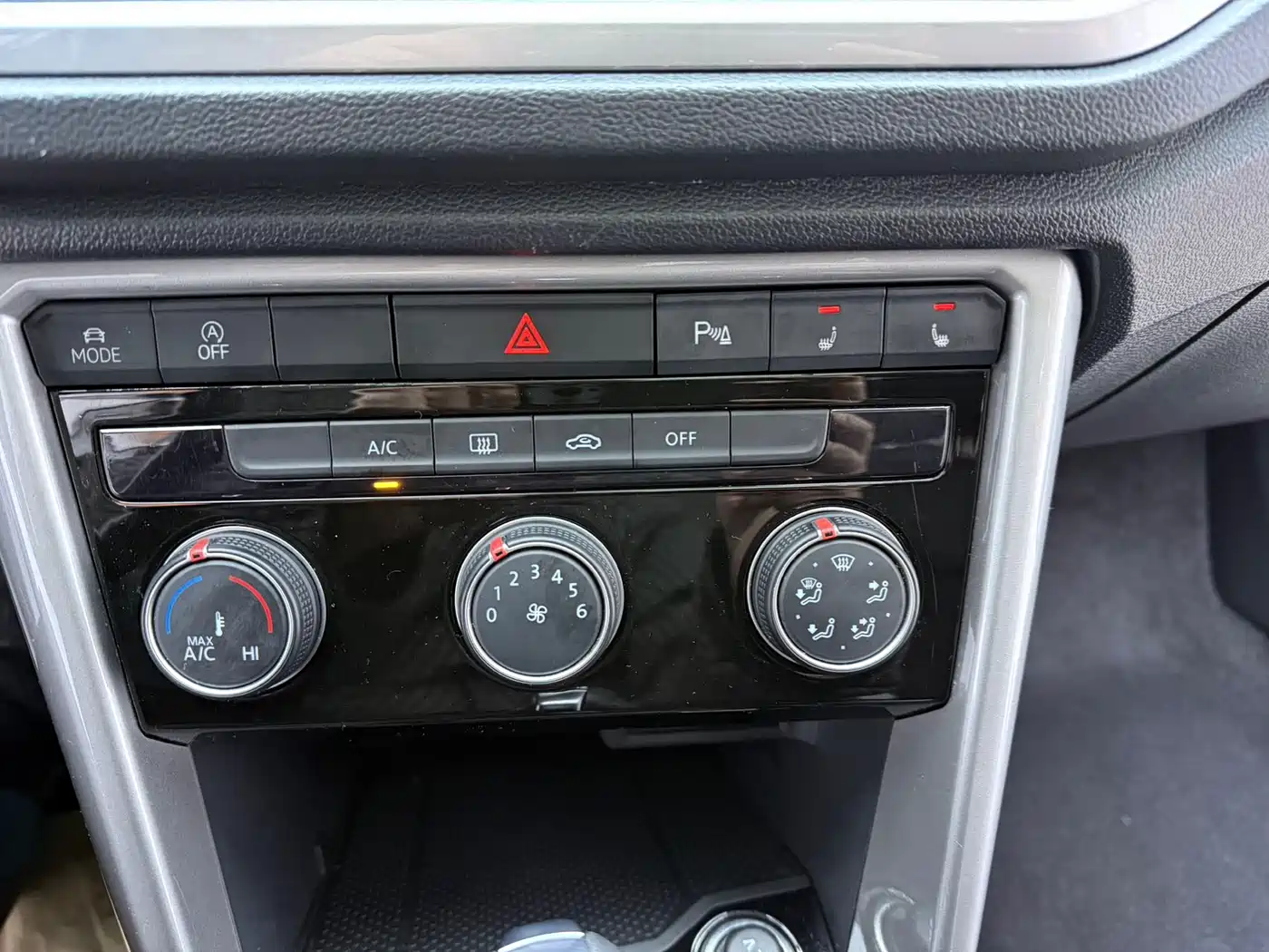 Volkswagen T-ROC 2021 Facelift 280TSI DSG 2WD Elite Smart Connect Edition фото 11