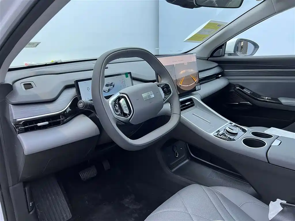 Geely Galaxy Galaxy L6 2025 EM-i 140km Explorer+ Edition фото 25