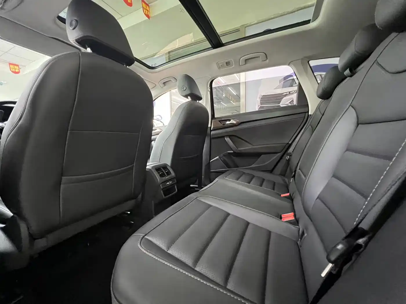 Volkswagen Tharu 2022 280TSI FWD Luxury Edition фото 7