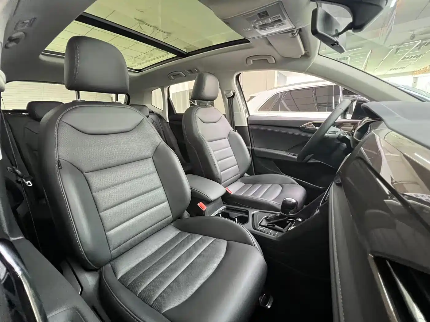 Volkswagen Tharu 2022 280TSI FWD Luxury Edition фото 16