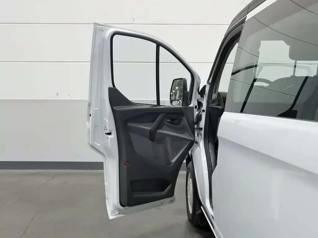 Ford Transit 2021 2019 2.0T Gasoline Multi-Purpose Commercial Vehicle Short Wheelbase Medium Roof 6-Seater China VI