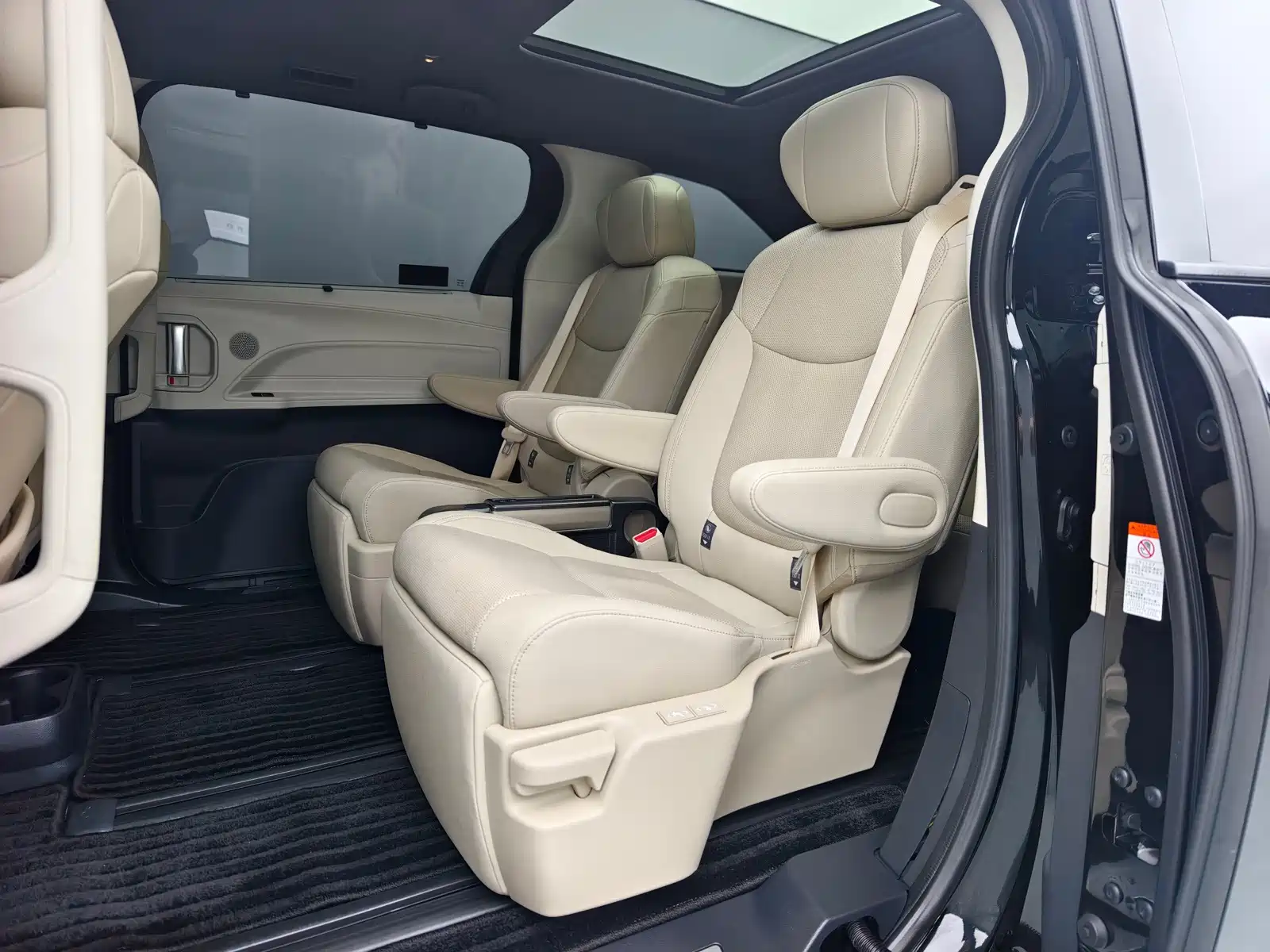 Фото 6 - Toyota Granvia