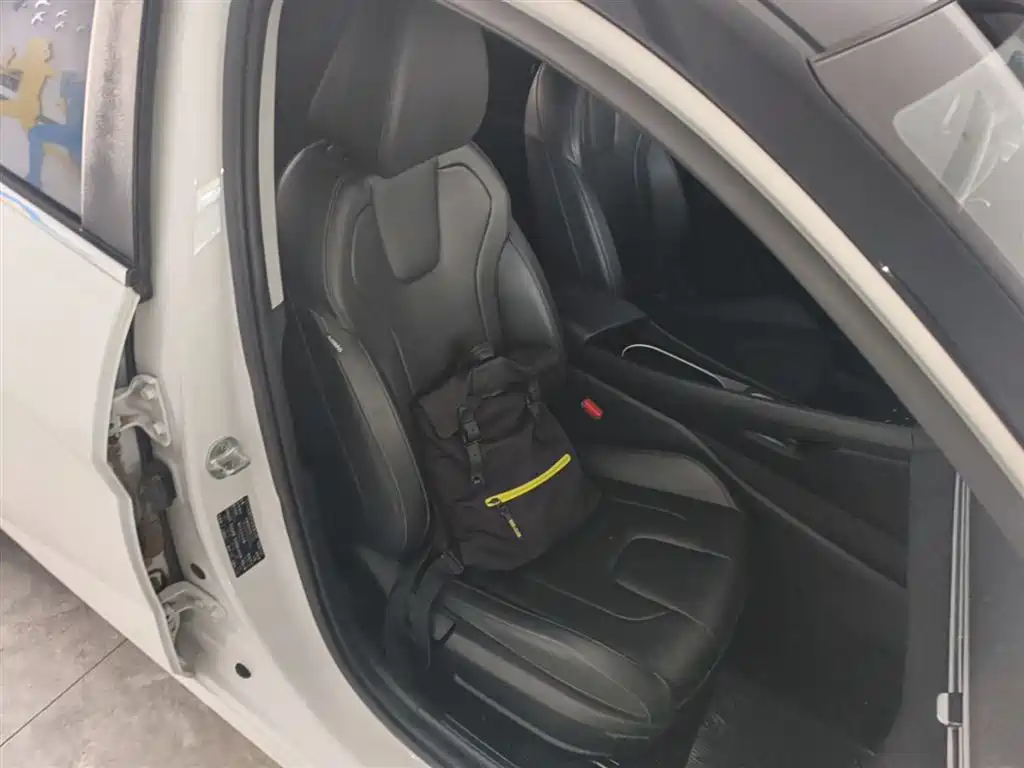 Hyundai Elantra 2022 1.5L CVT LUX Premium Edition фото 25