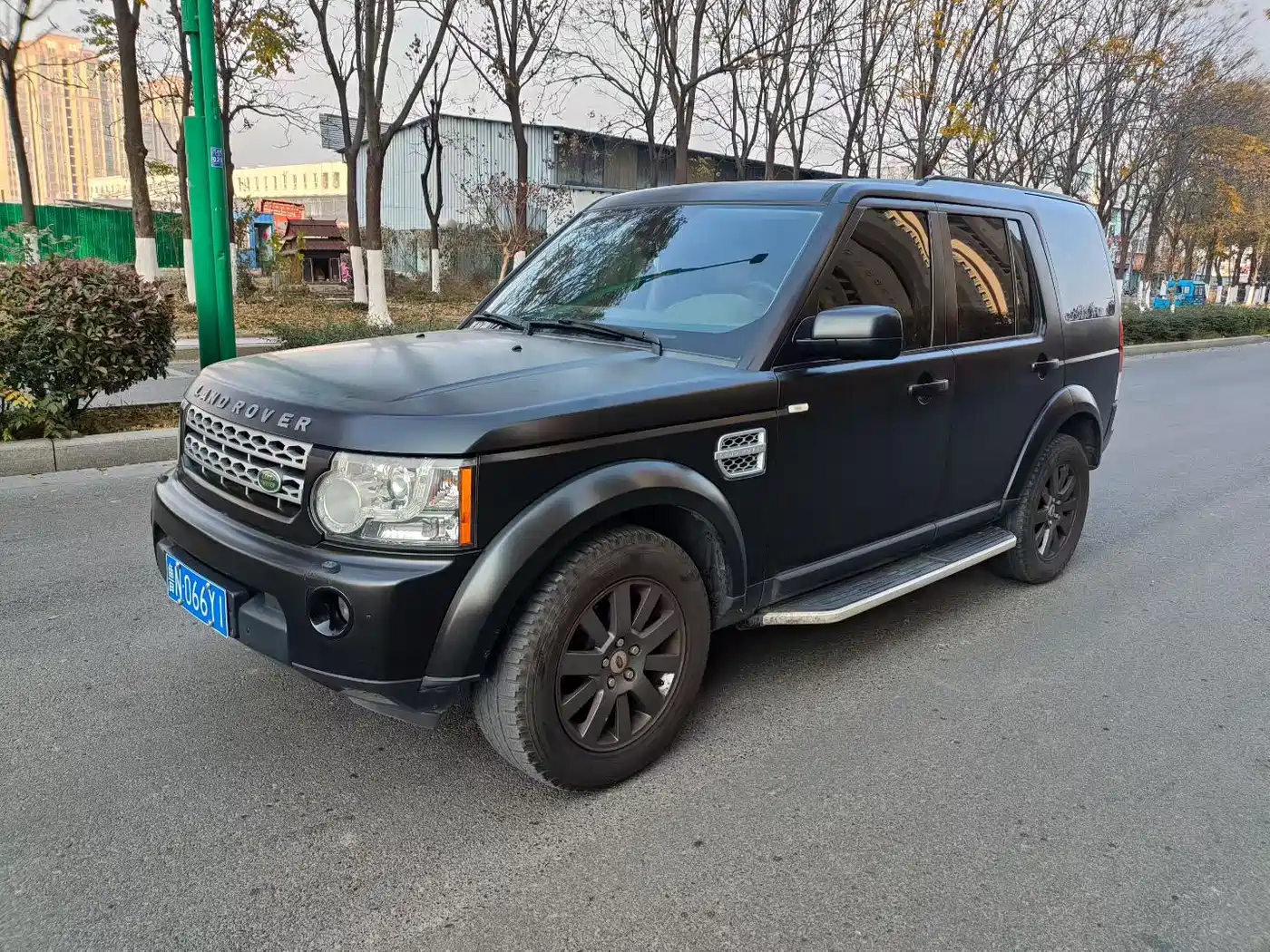Land Rover Discovery 2011 4.0 V6 HSE фото 2