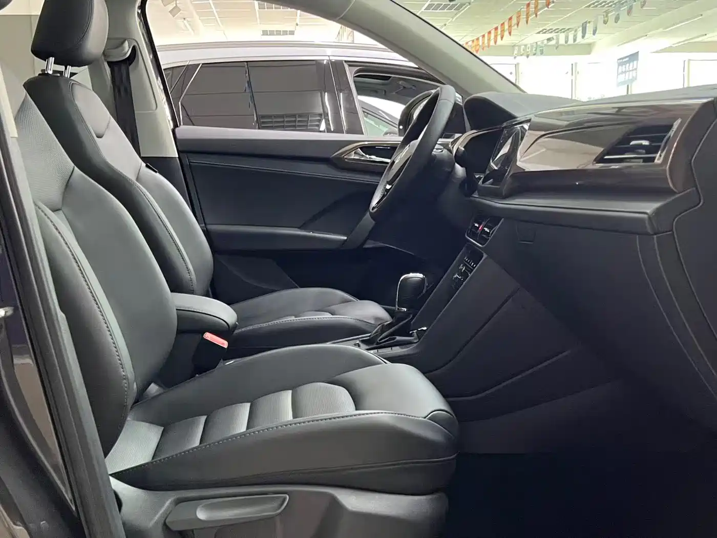 Volkswagen Tharu 2022 280TSI FWD Luxury Edition фото 14