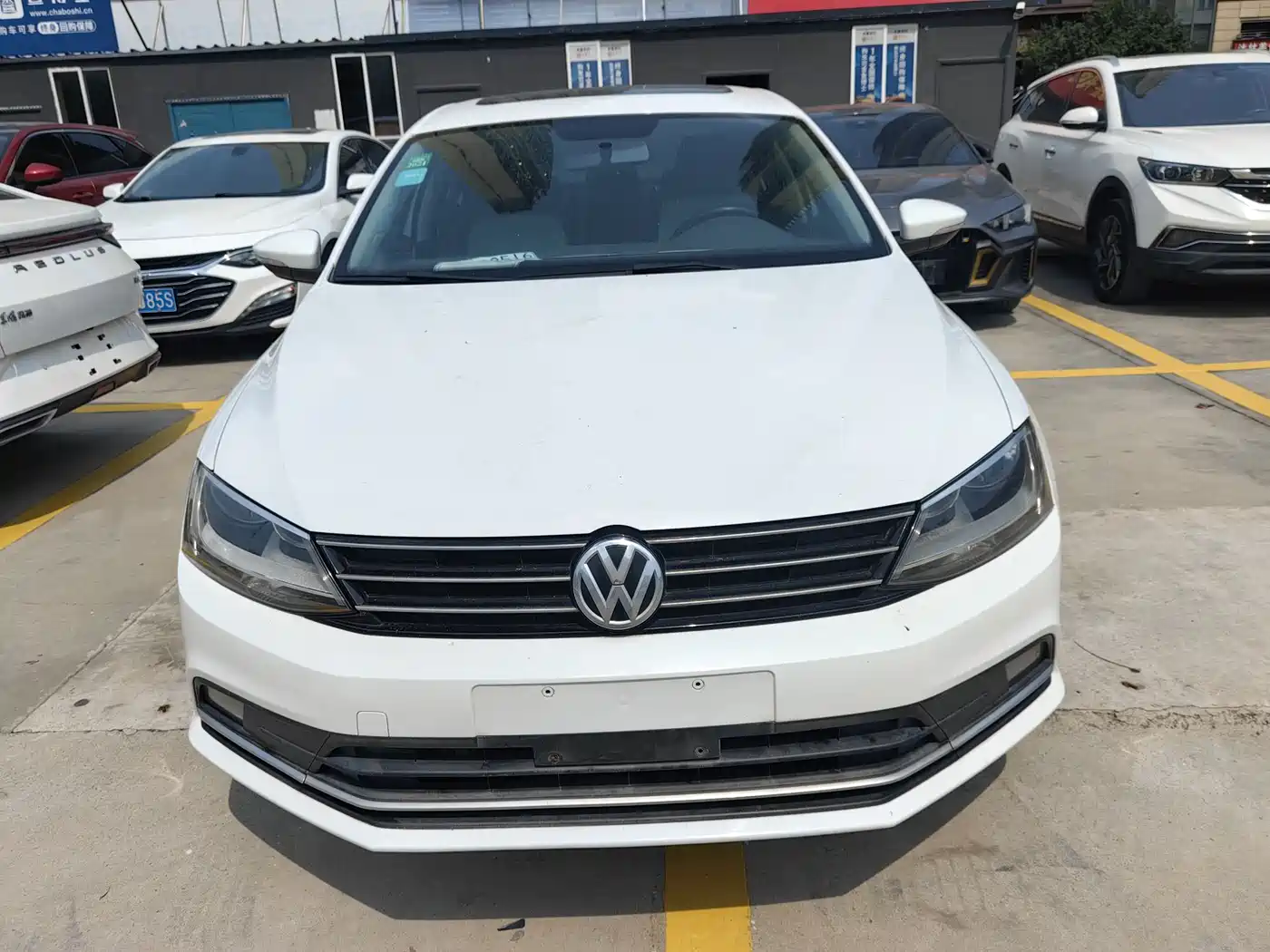 Volkswagen Sagitar 2015 1.6L Automatic Comfort фото 2