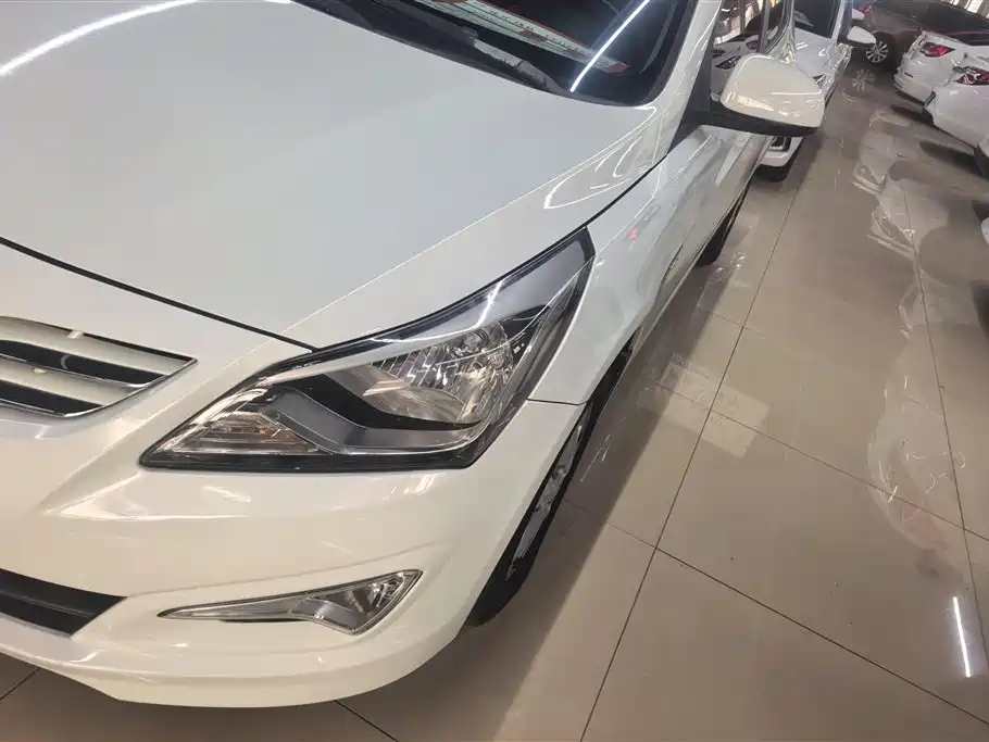 Hyundai Reina 2014 Model 1.4L Automatic GLX фото 5