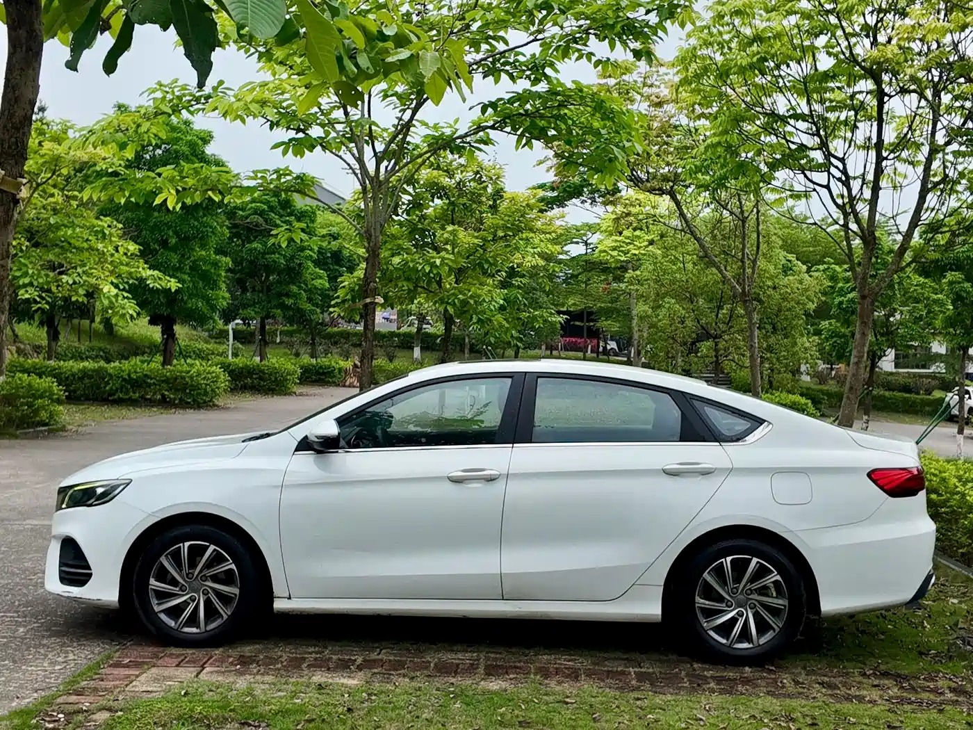 Фото 4 - Geely Binrui
