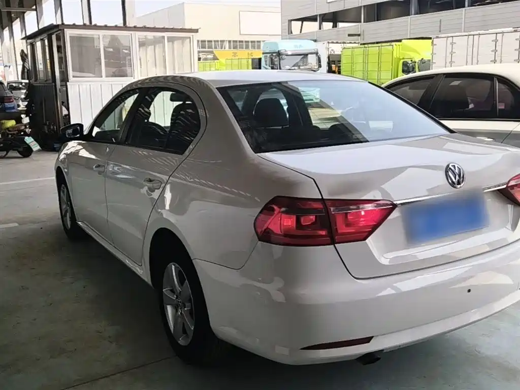 Volkswagen Lavida 2013 Facelift Classic 1.6L Automatic Trend фото 5