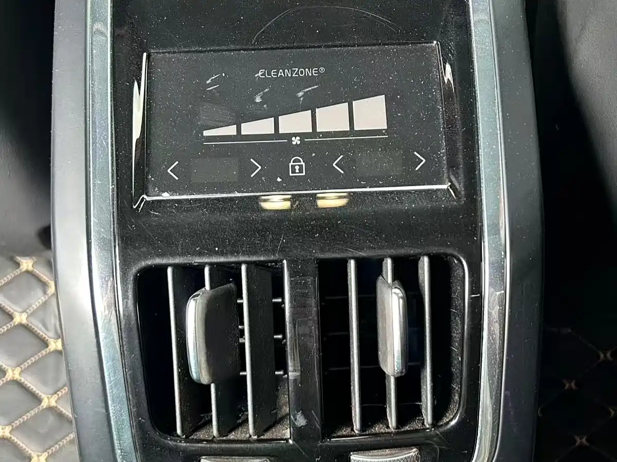Фото 12 - Volvo S90