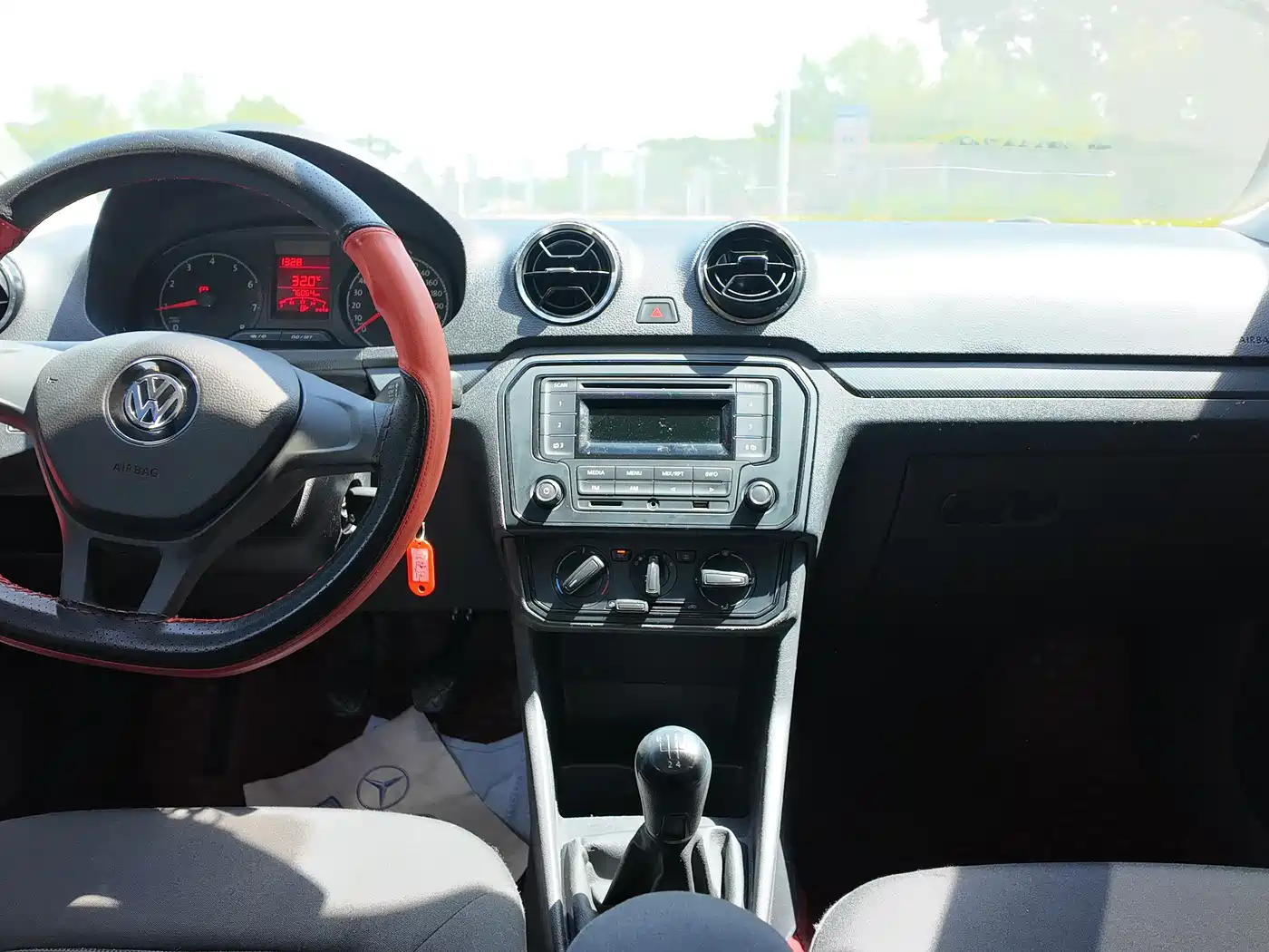 Volkswagen Jetta 2019 Dream Edition 1.4L Manual Fashion фото 15