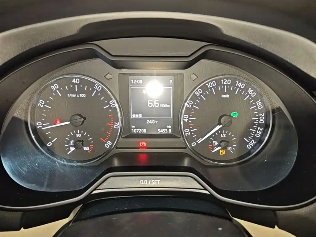 Škoda Octavia 2017 1.6L Automatic Smart Edition фото 12