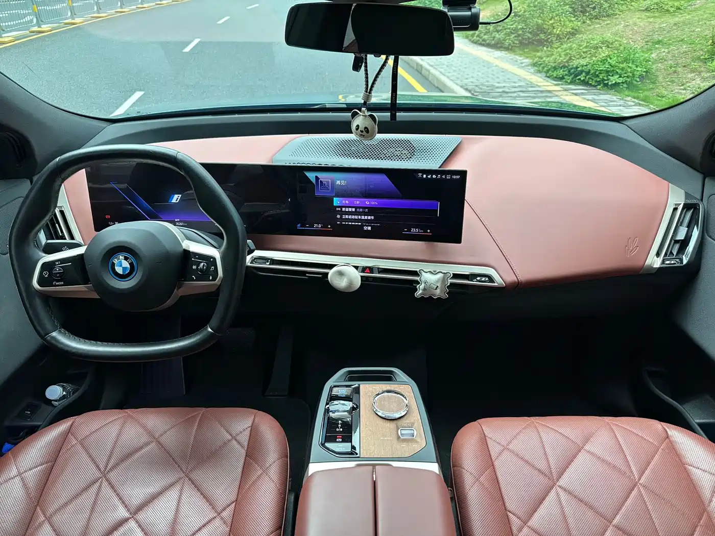 BMW iX 2023 xDrive50 фото 10