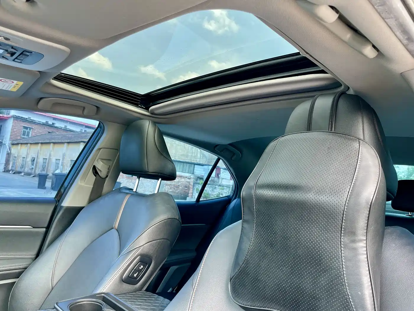 Toyota Camry 2023 2.0G Luxury Edition фото 12
