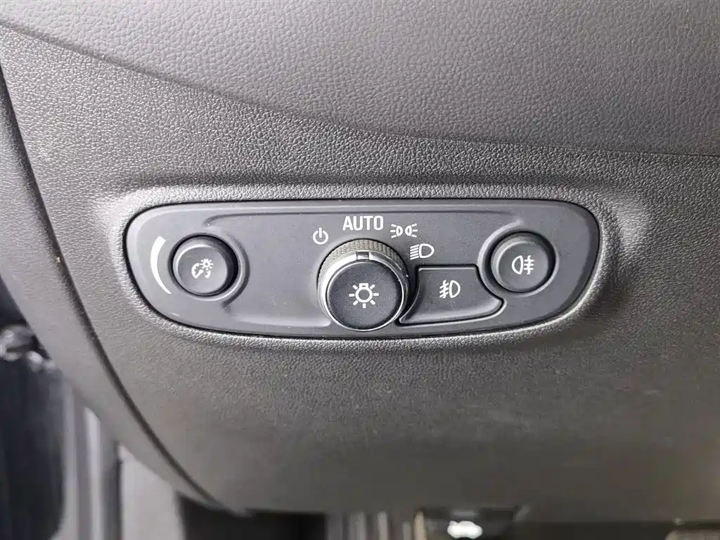 Chevrolet Equinox 2018 RS 550T Automatic 4WD Guardian Edition фото 21