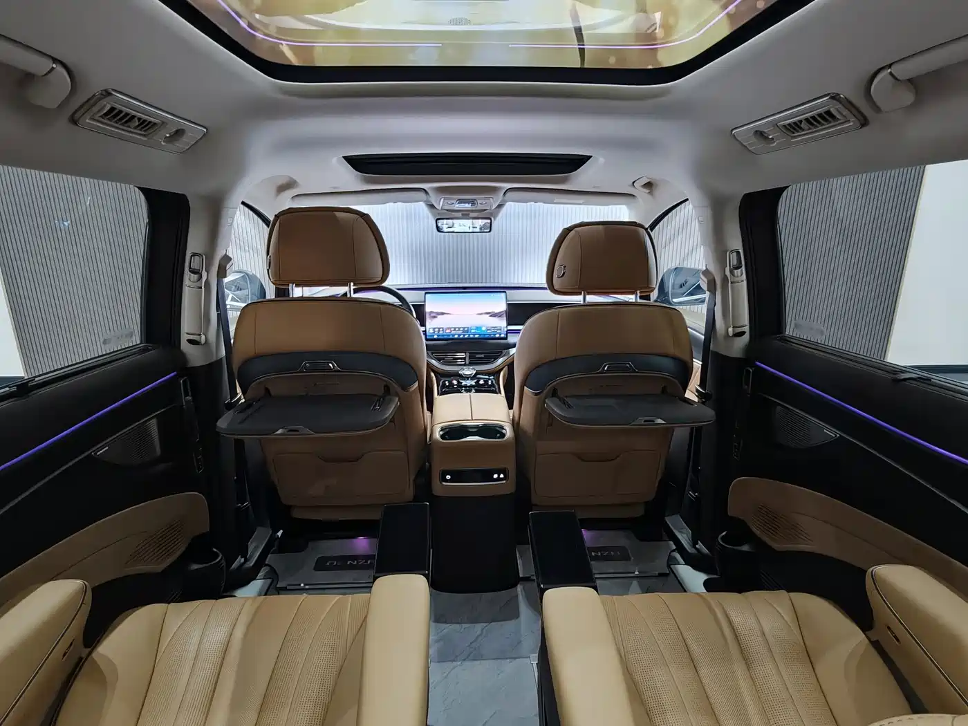 Denza D9 2025 2024 DM-i 980 AWD Prestige