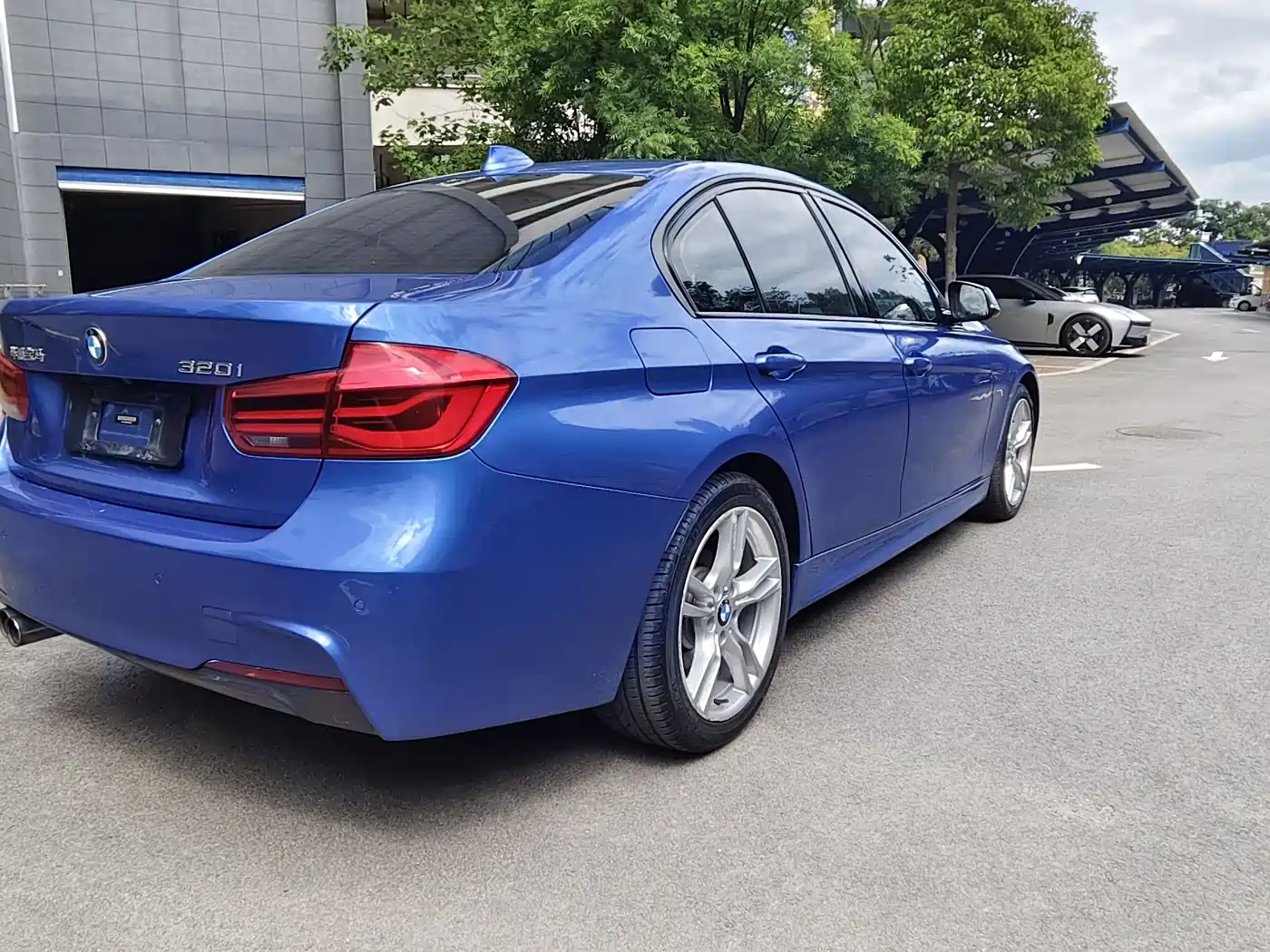 BMW 3 Series 2017 320i M Sport фото 33