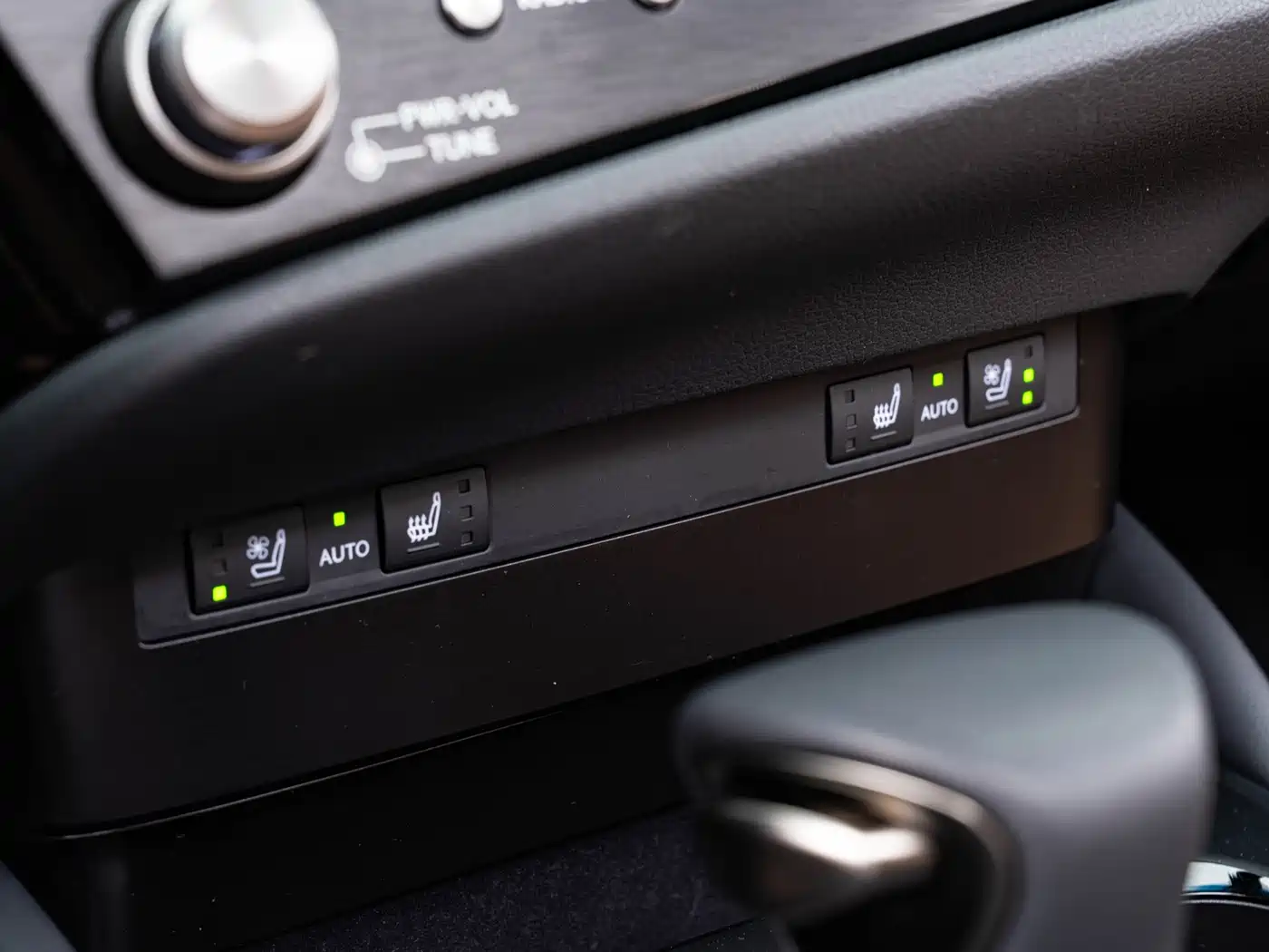 Lexus ES 2022 300h Ultimate Edition фото 16