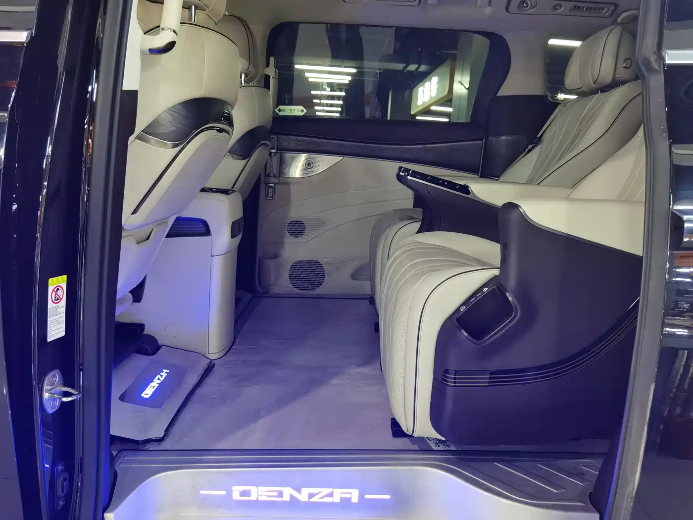 Denza D9 2024 DM-i 1050 Premium фото 7