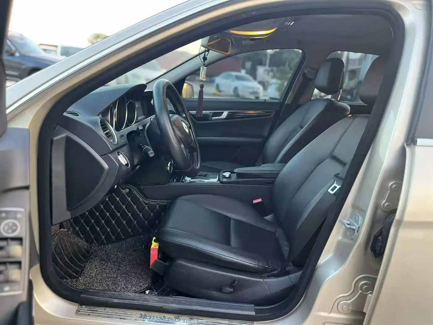 Mercedes-Benz C-Class 2011 C 180K Classic фото 4