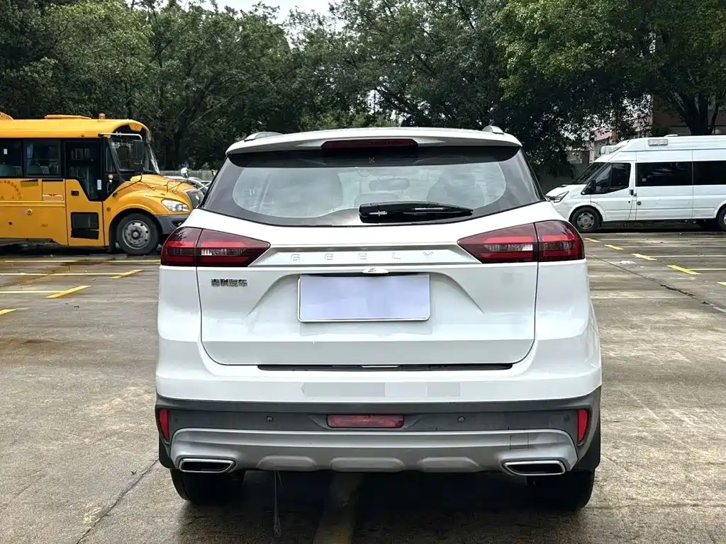 Фото 8 - Geely Boyue